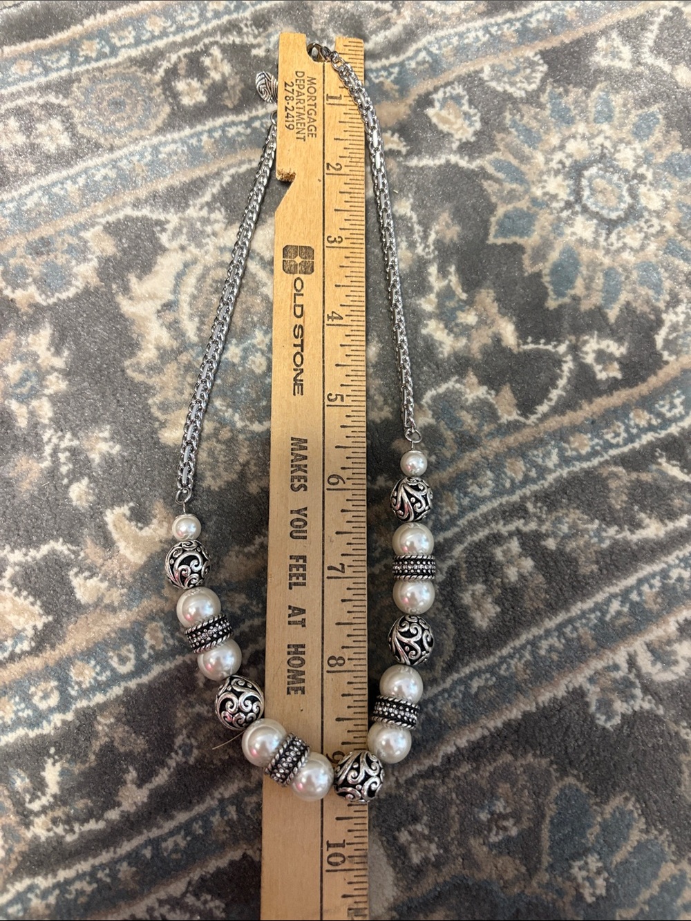 Elegant Silver-Tone Faux Pearl Bead Necklace - Picture 2 of 6